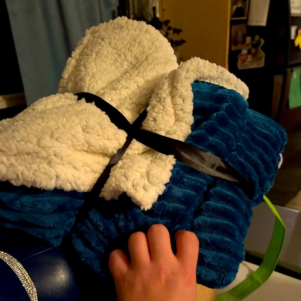 50 by 60 Sherpa blanked asking $25